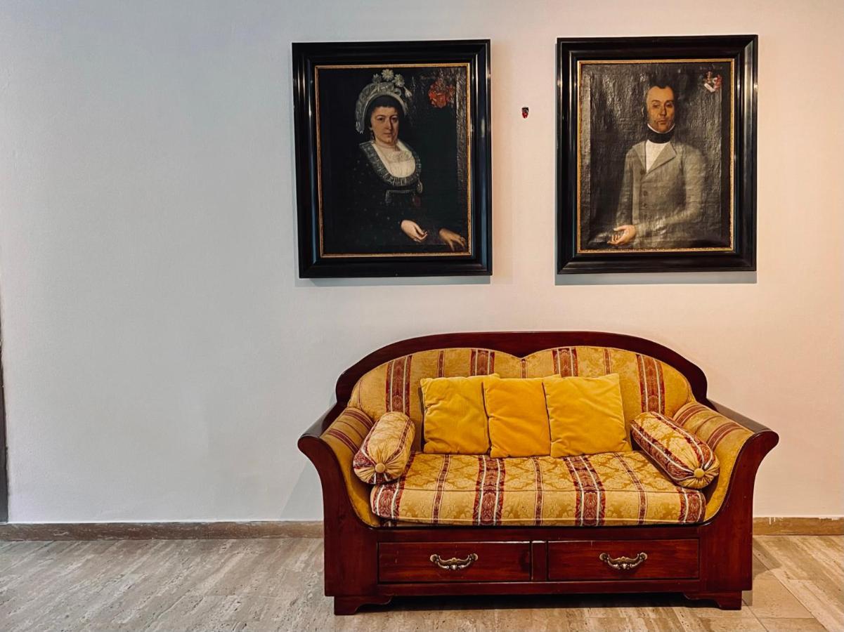 Haus Noldin - Historische Herberge - Dimora Storica 살로노 외부 사진